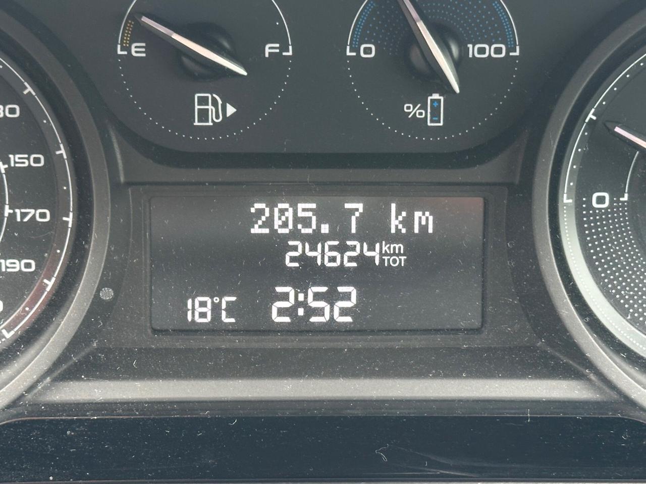 Lancia Ypsilon 1.0 Hybrid Platino full optional