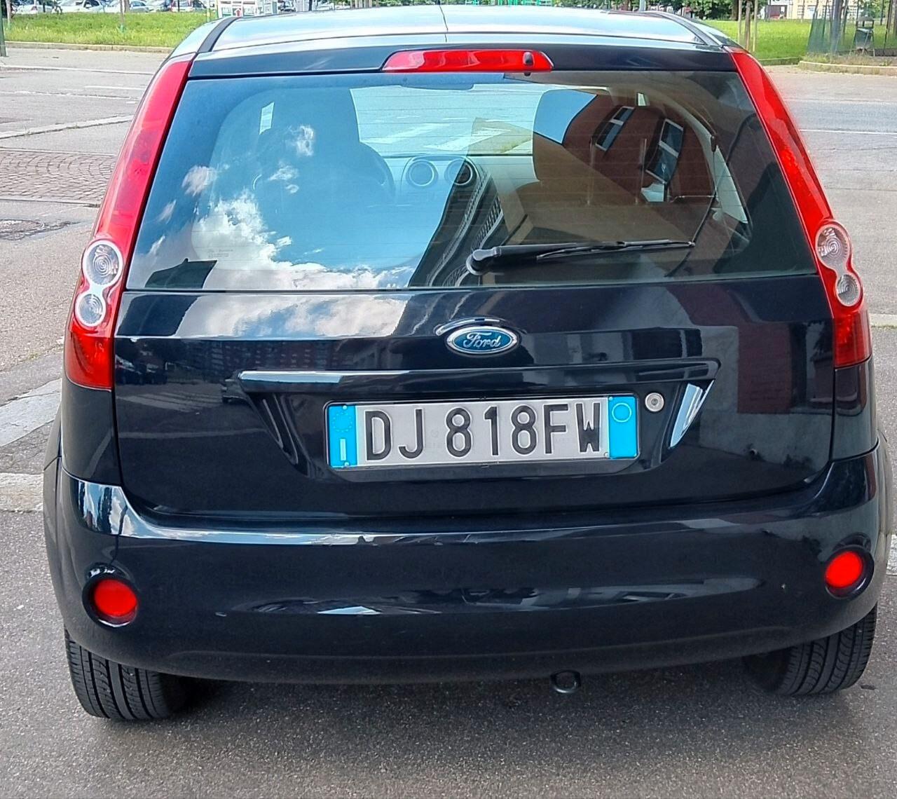 Ford Fiesta 1.2 16V 5p. Ghia KM 68000!!!