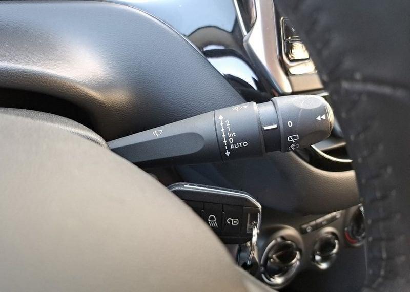 Peugeot 208 PureTech 82 5 porte Signature