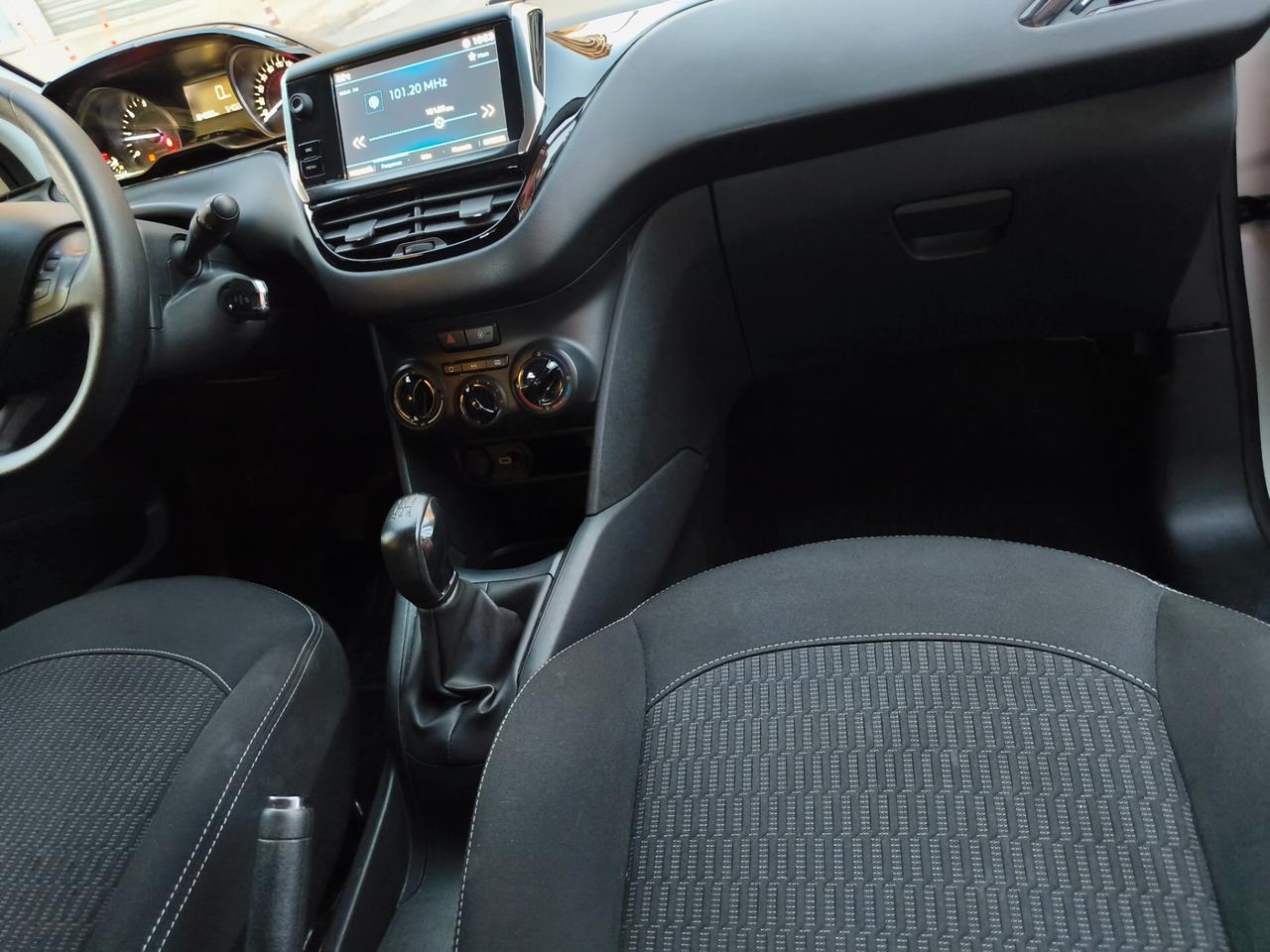 Peugeot 208 1.5 diesel pari al nuovo