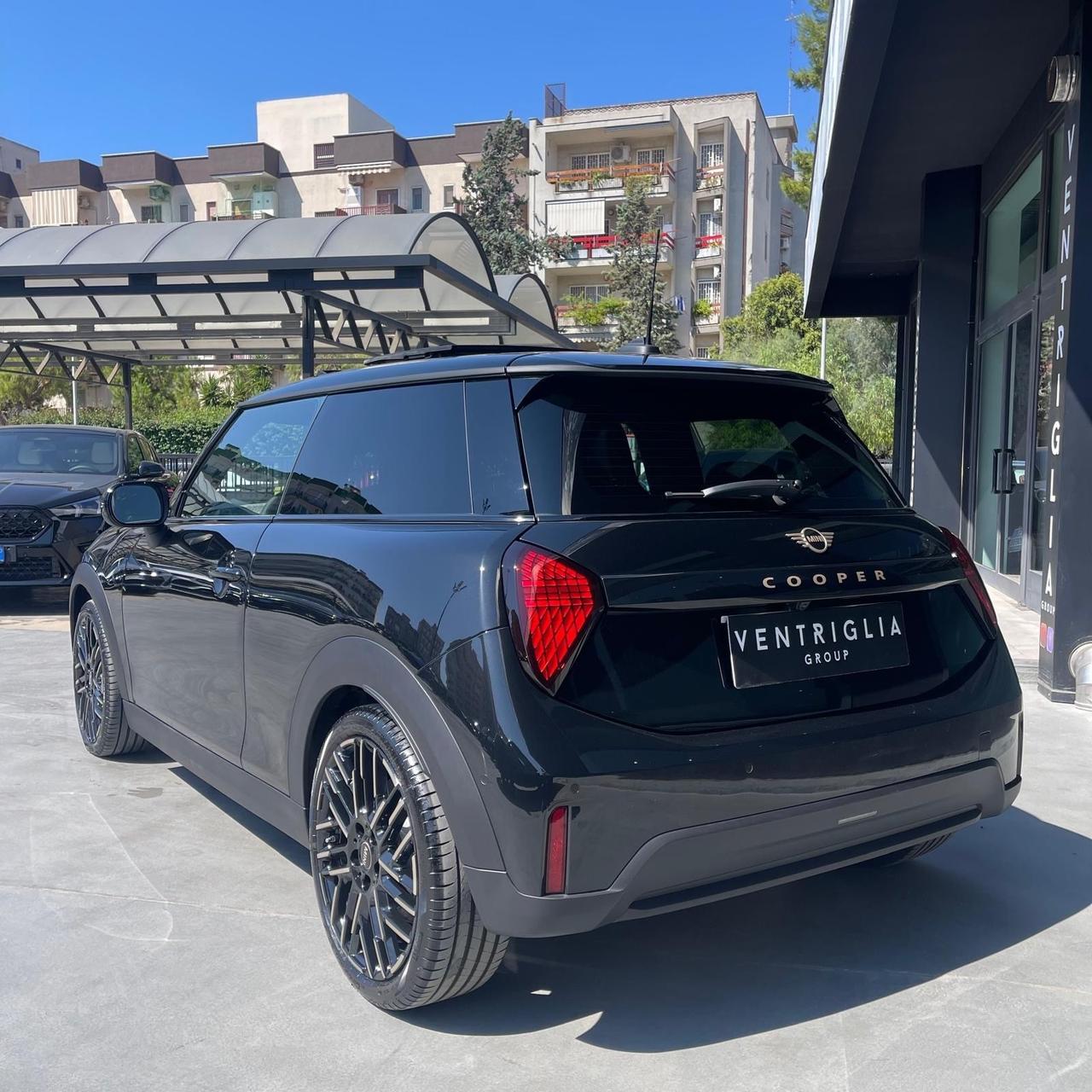 Mini Cooper C Favoured KM ZERO 06/2026