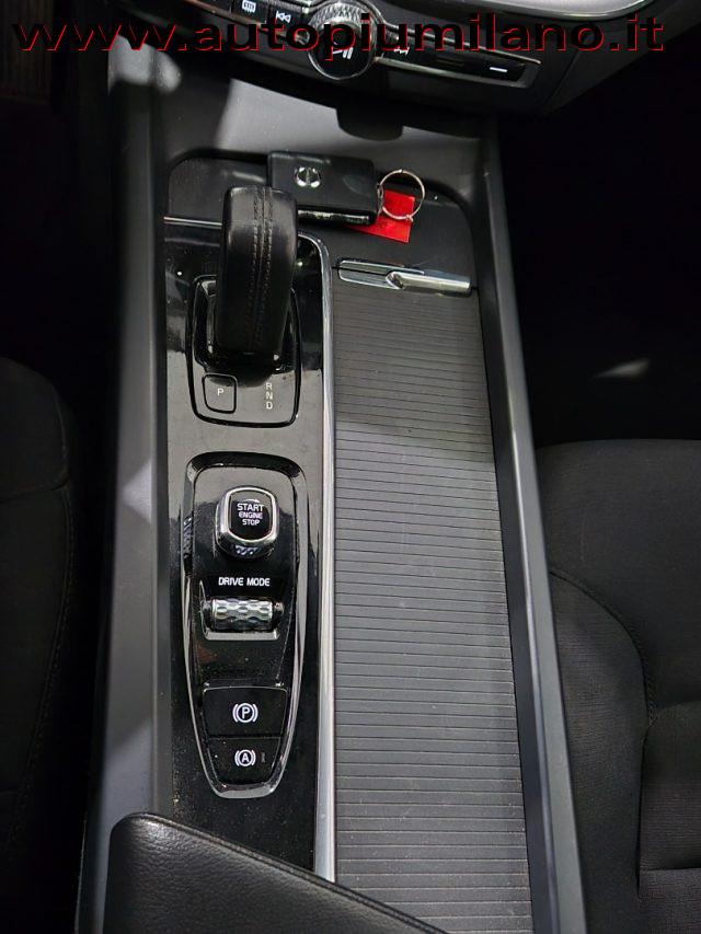 VOLVO XC60 B4 Geartronic Momentum Pro