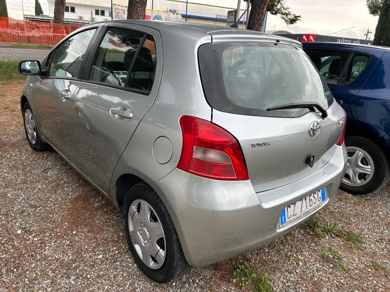 Toyota Yaris 1.0 benzina 5 porte *NEOPATENTATI*
