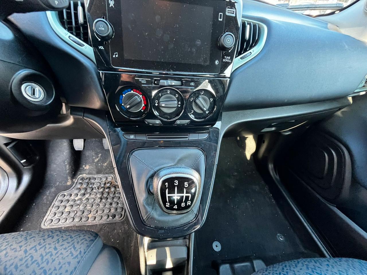 Lancia Ypsilon 1.0 FireFly 5 porte S&S Hybrid Gold