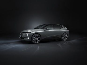 DS AUTOMOBILES DS 4 E-Tense 225 Cross Trocadero