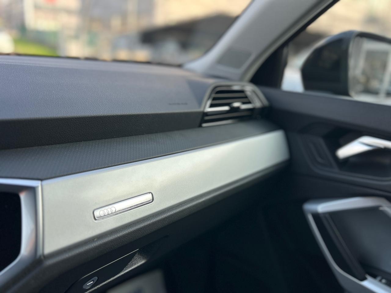 Audi Q3 35 2.0 tdi s-tronic