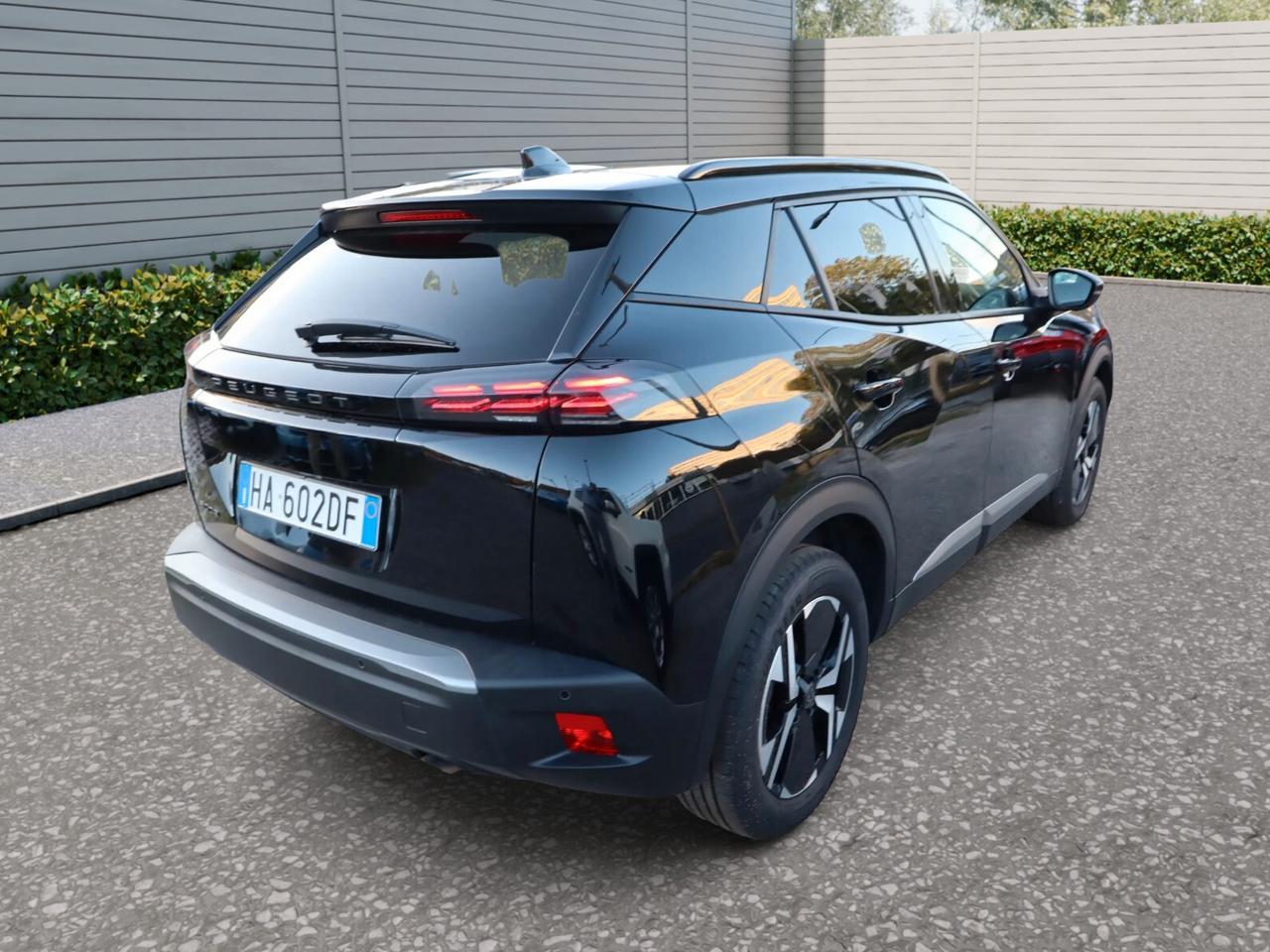 Peugeot New 2008 1.2cc Benzina 100cv S&S ALLURE
