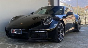 PORSCHE 911 Carrera 4