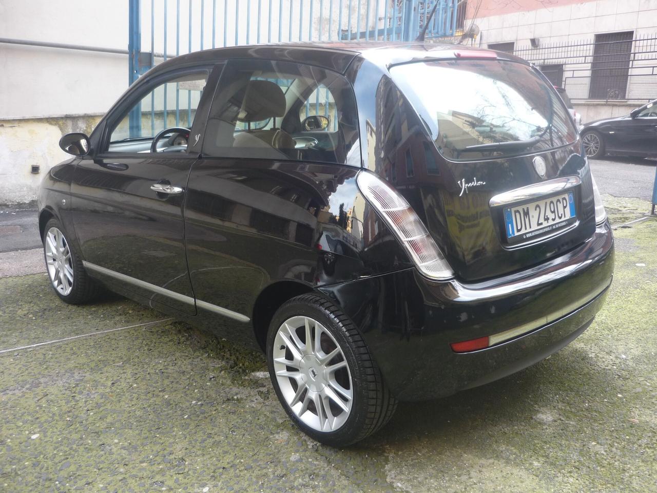 Lancia Ypsilon 1.4 16V Oro Giallo