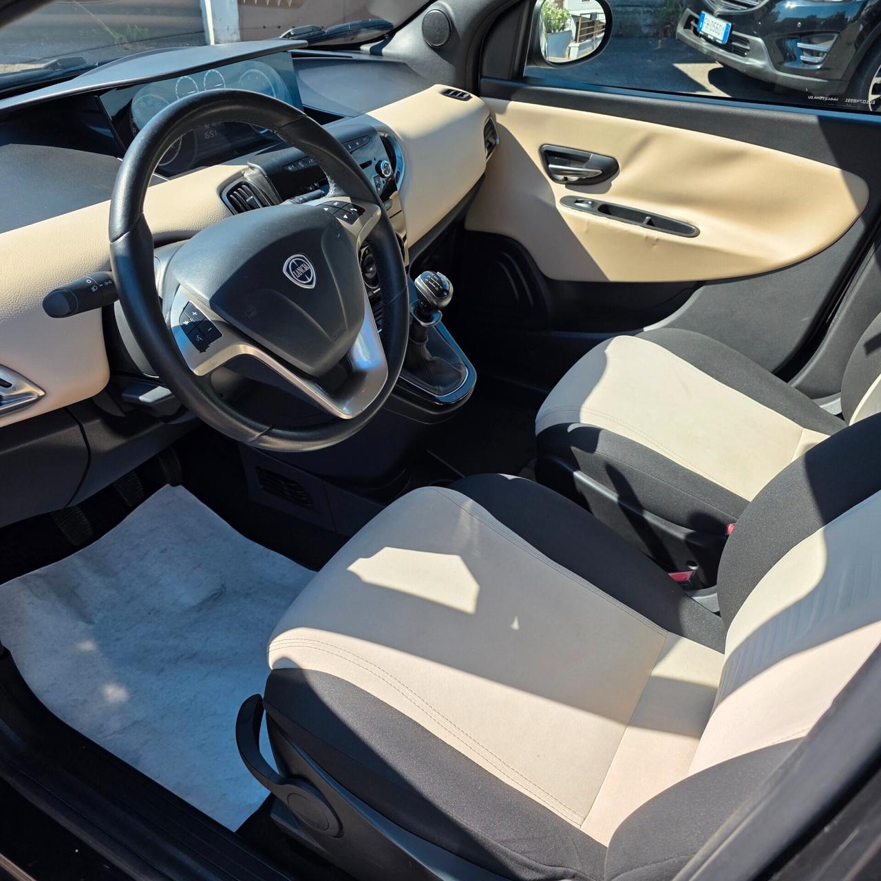 Lancia Ypsilon 0.9 TwinAir 85 CV 5 porte Metano Ecochic Gold