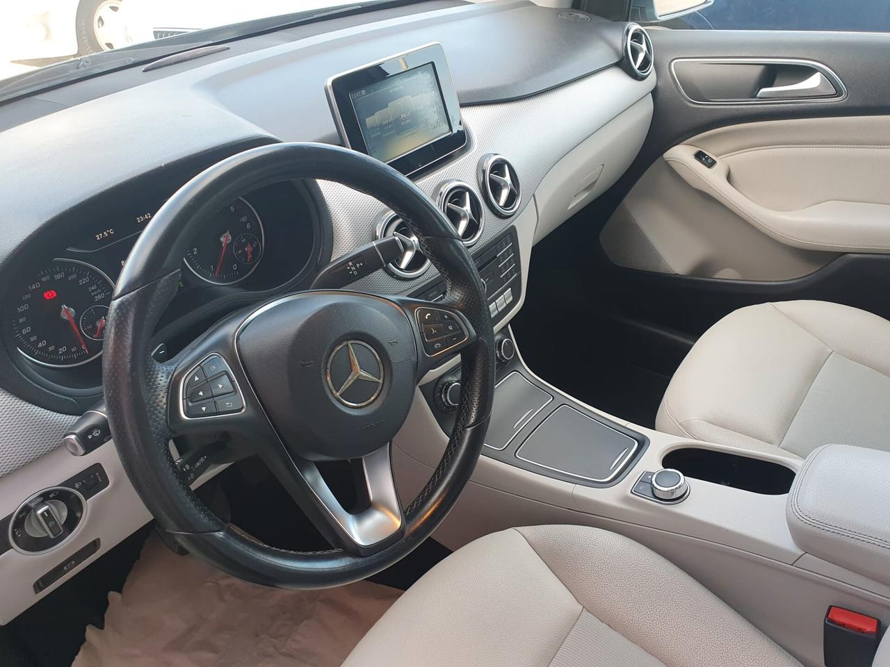 Mercedes-benz B 180 B 180 d Premium