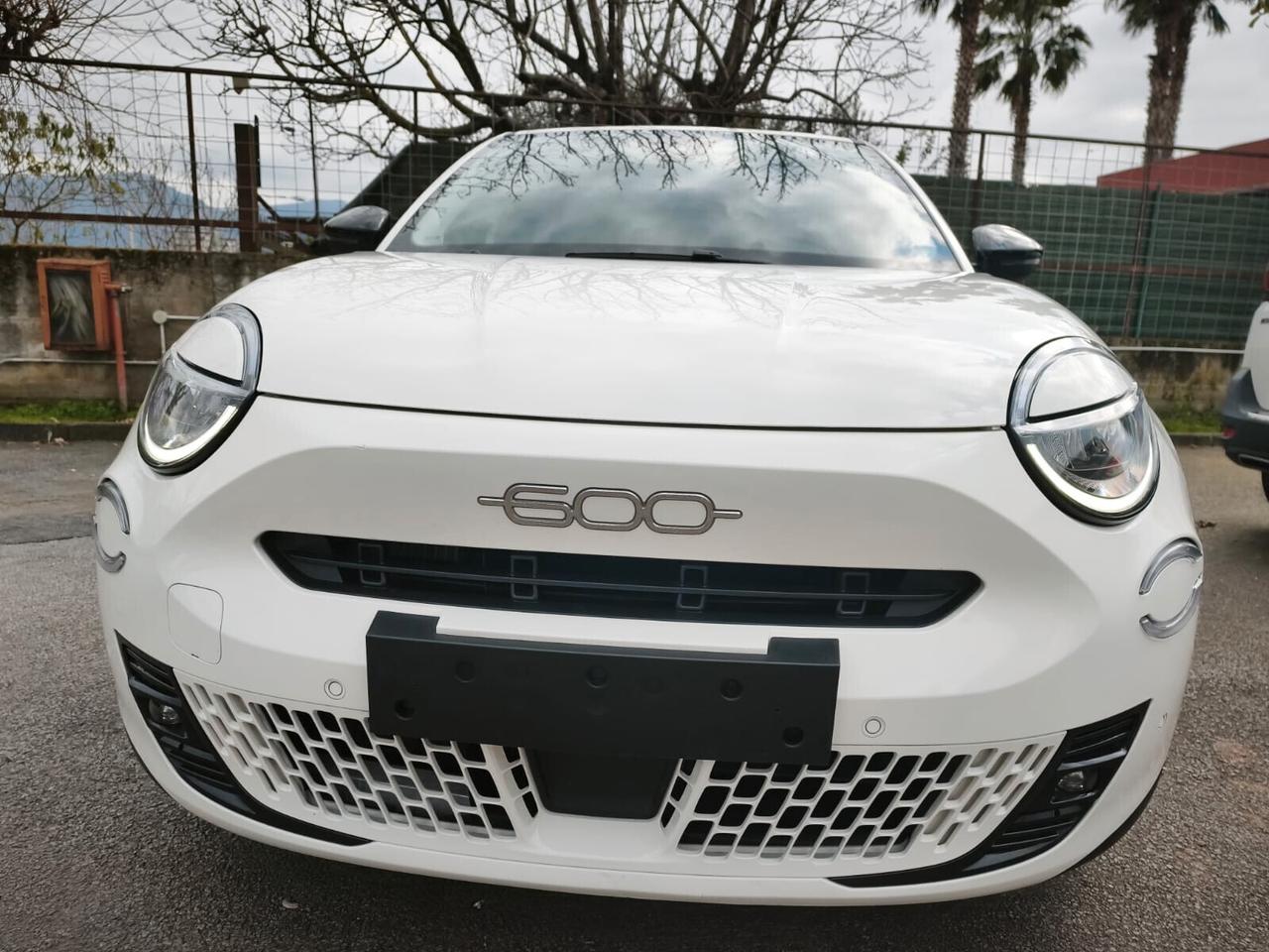 Fiat 600 Hybrid 110 CV DCT MHEV La Prima