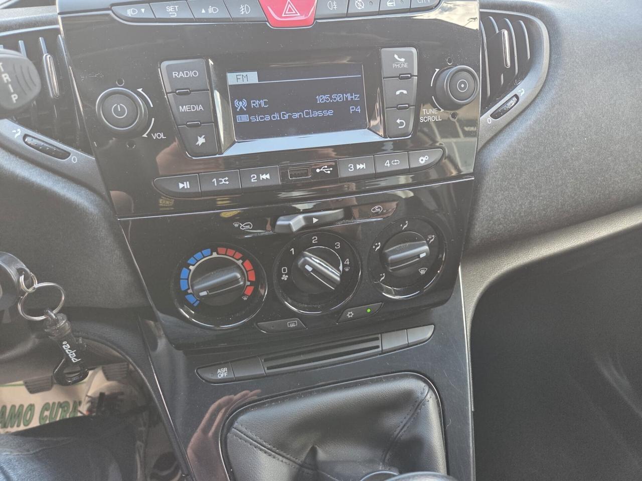 Lancia Ypsilon 1.2 69 CV 5 porte Gold Neopatentati !!