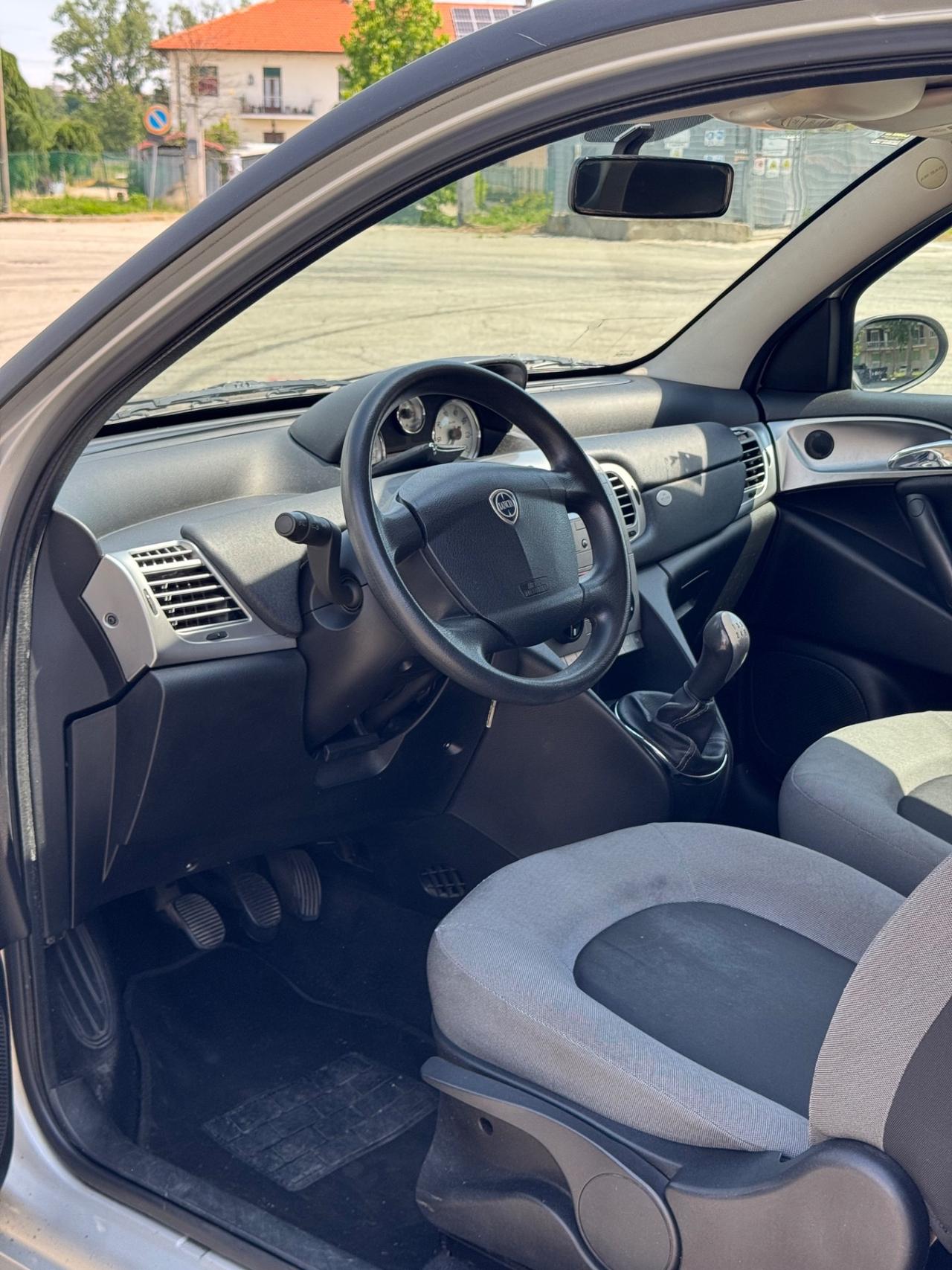 Lancia Ypsilon 1.3 MJT 75 CV Oro