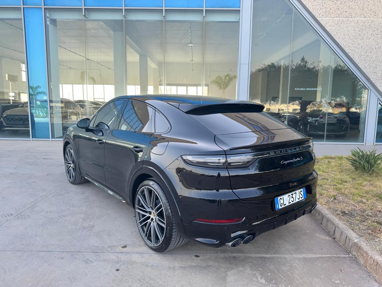 Porsche Cayenne Coupe Turbo S possibilità noleggio no scoring