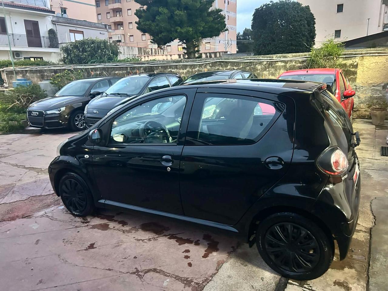 TOYOTA AYGO 1.0 68CV 2012 EURO 5 TOTAL BLACK