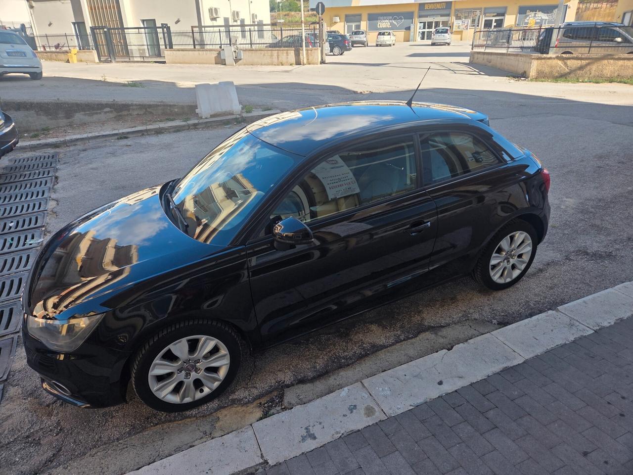 AUDI A1 1.2 BENZINA 86 CV KM 160000 CERTIFICATI