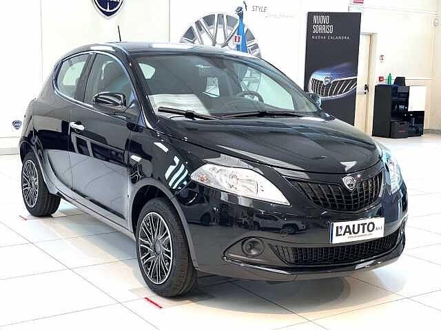 Lancia Ypsilon 1.0 FireFly 5 porte S&S Hybrid Silver Plus KM ZERO