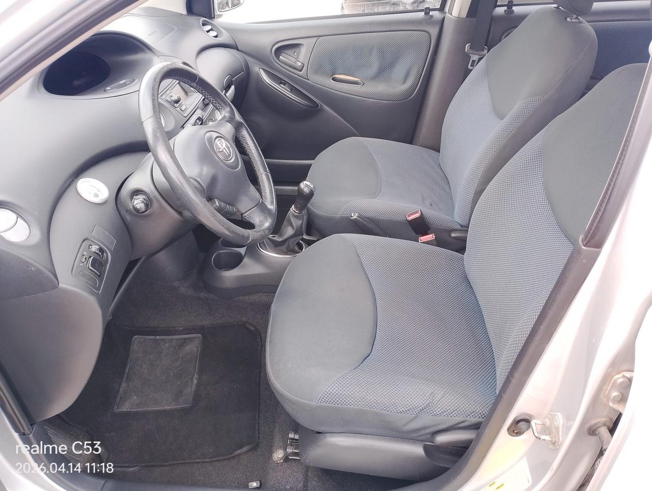TOYOTA YARIS 1.0 BENZ-2005