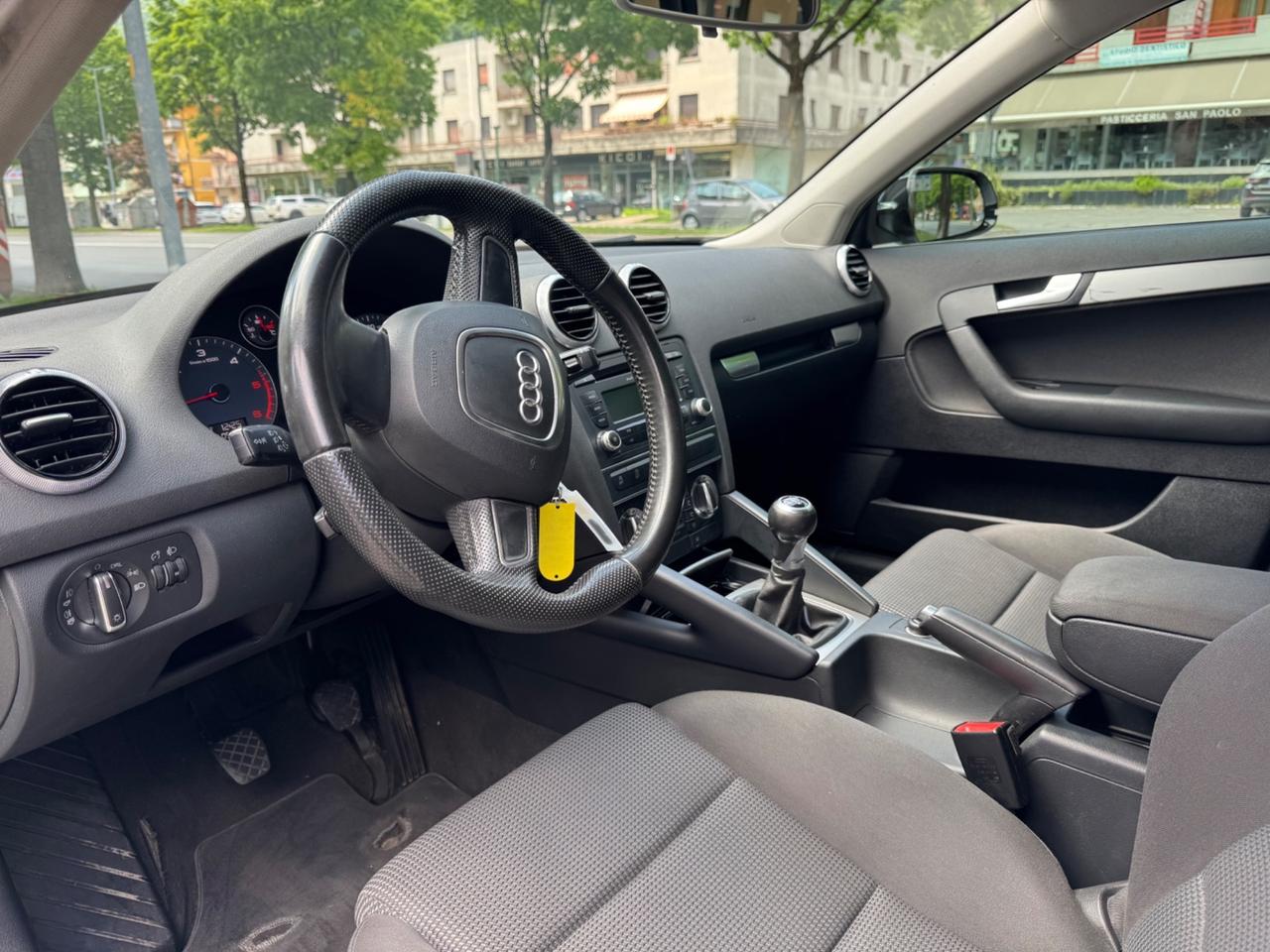 Audi A3 SPB 1.6 TDI 105 CV CR - VETRI OSCURATI - GIA' TAGLIANDATA