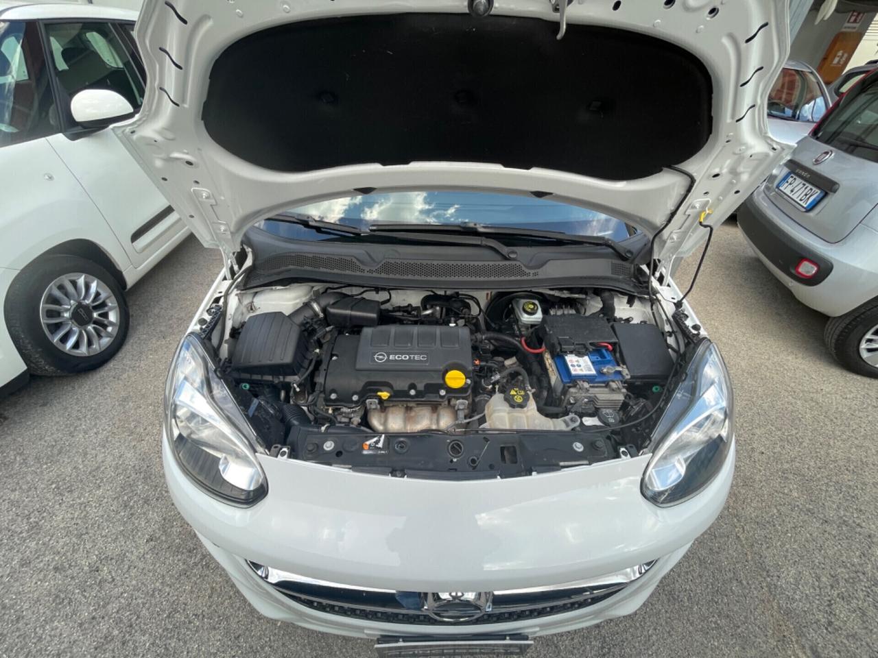 Opel Adam 1.4 87 CV White/Black Link