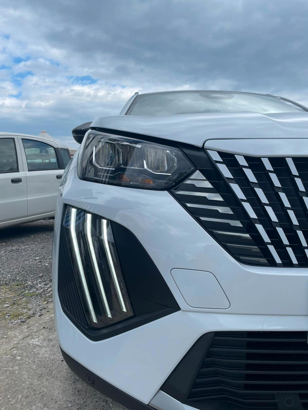 Peugeot 2008 1.2 allure benzina 100cv Nuova di Fabbrica