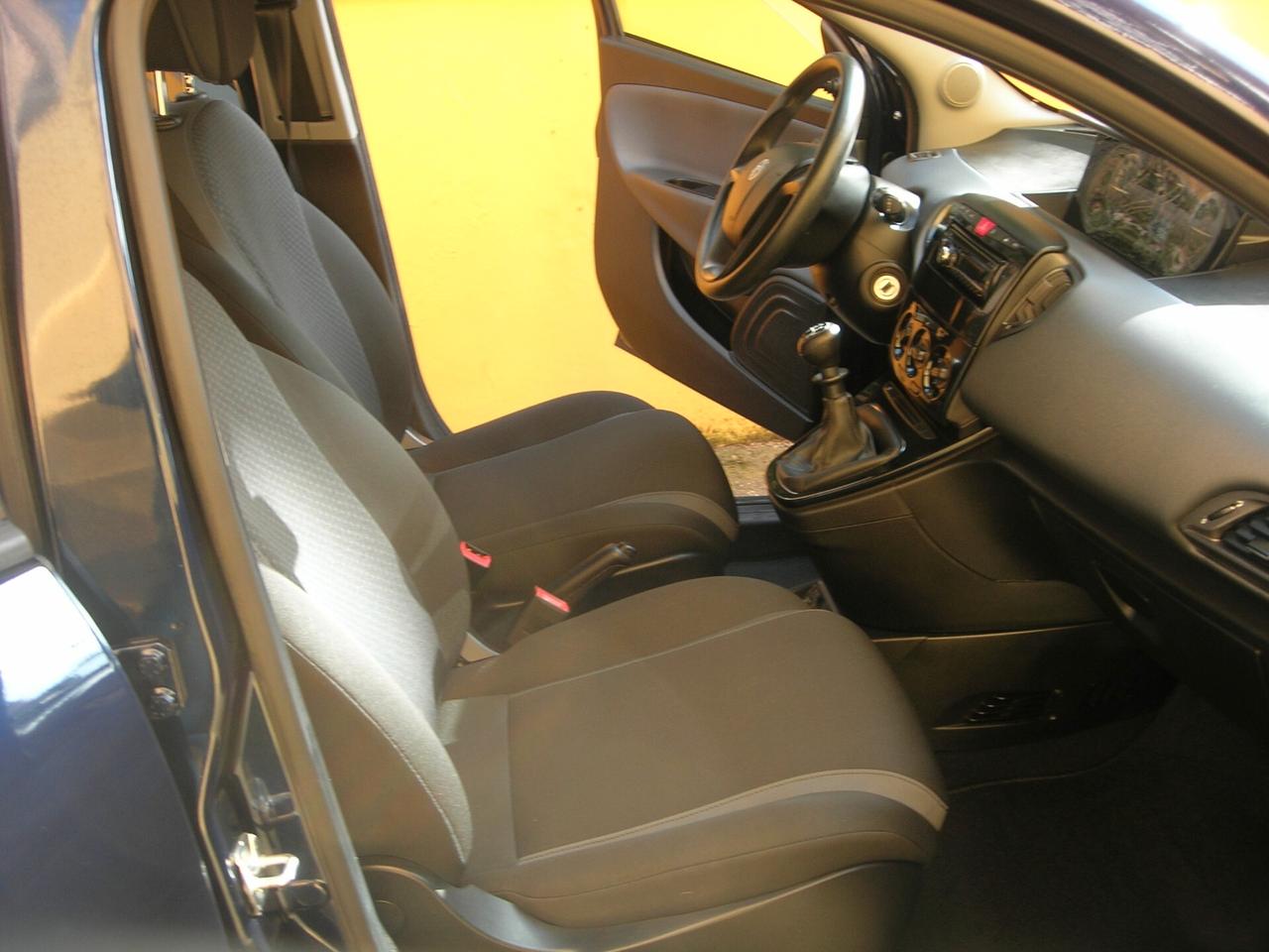 Lancia Ypsilon 1.2 69 CV 5 porte Silver