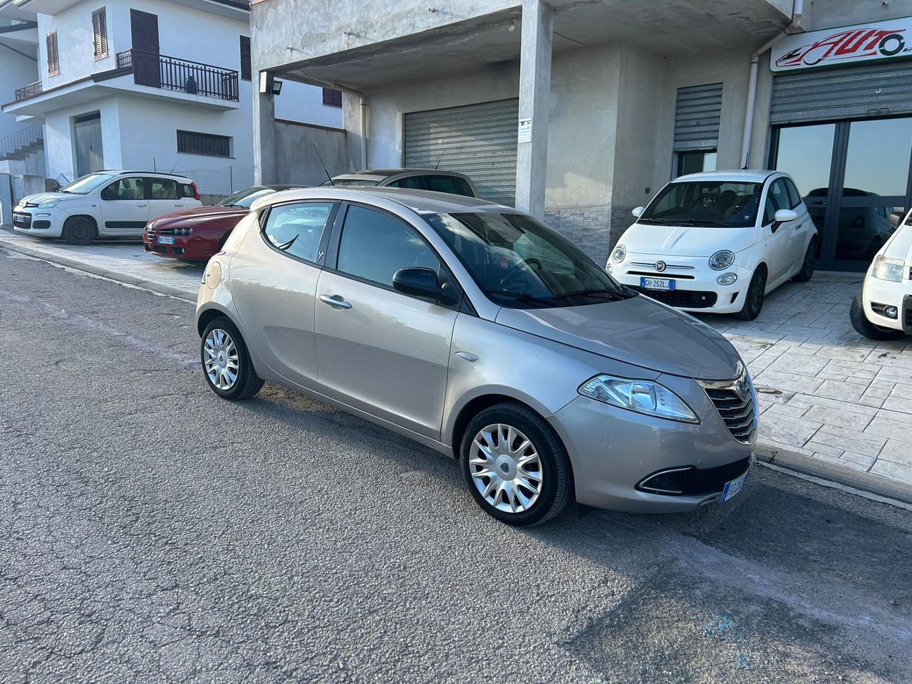 Lancia Ypsilon 1.2 69 CV 5 porte Gold