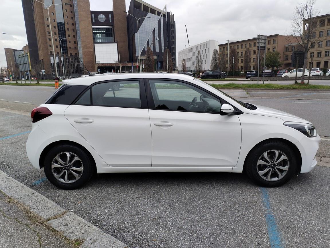 Hyundai i20 1.2 5 porte Connectline 81000km 6/2019 tagliandata