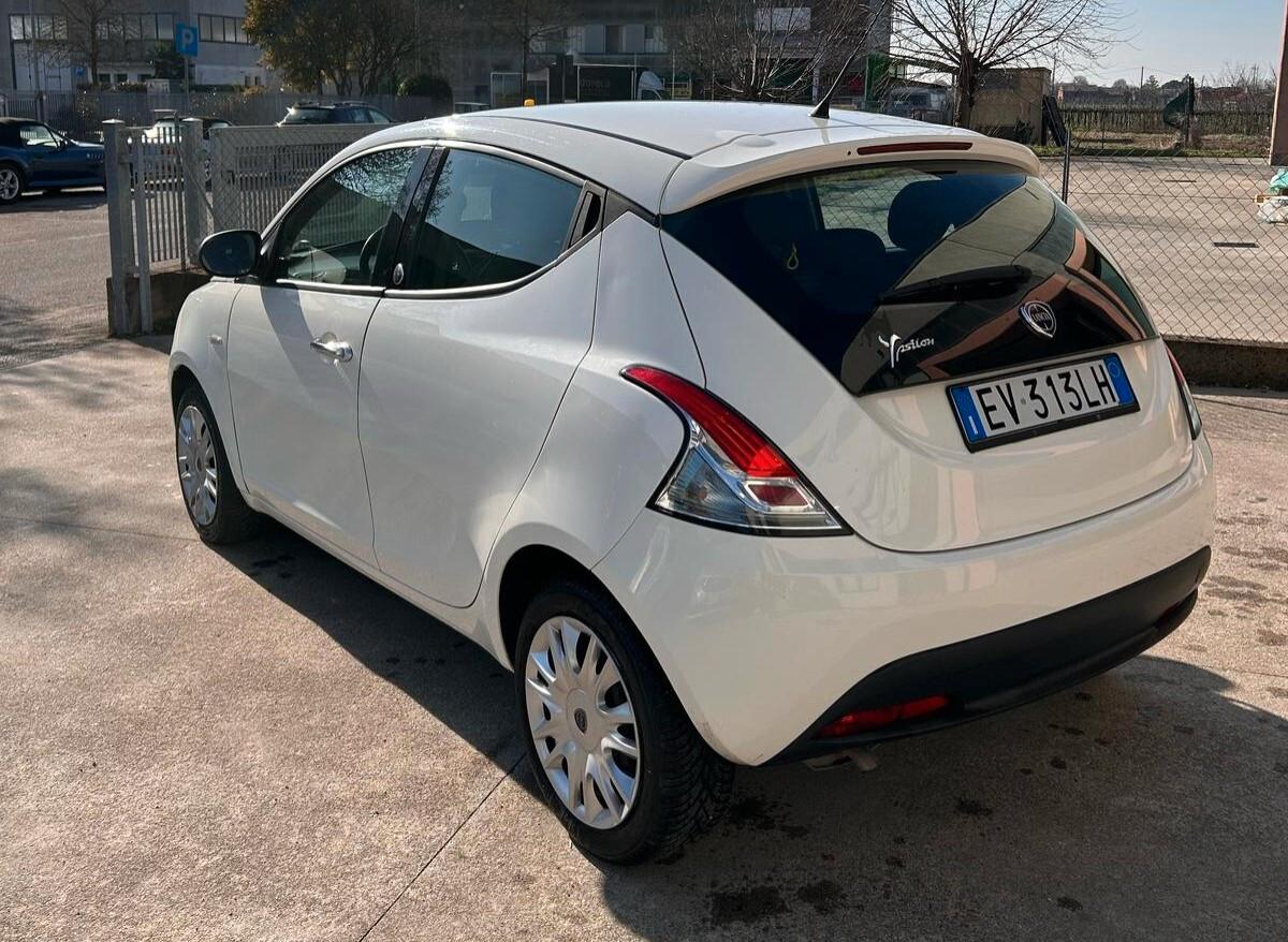 Lancia Ypsilon 1.2 69 CV 5 porte GPL Ecochic Silver