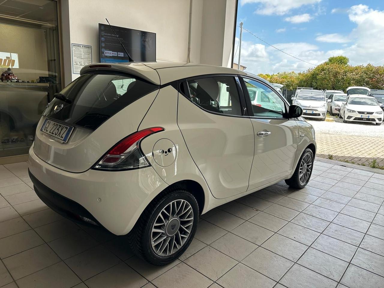 Lancia Ypsilon 1.2 69 CV 5 porte S&S Platinum