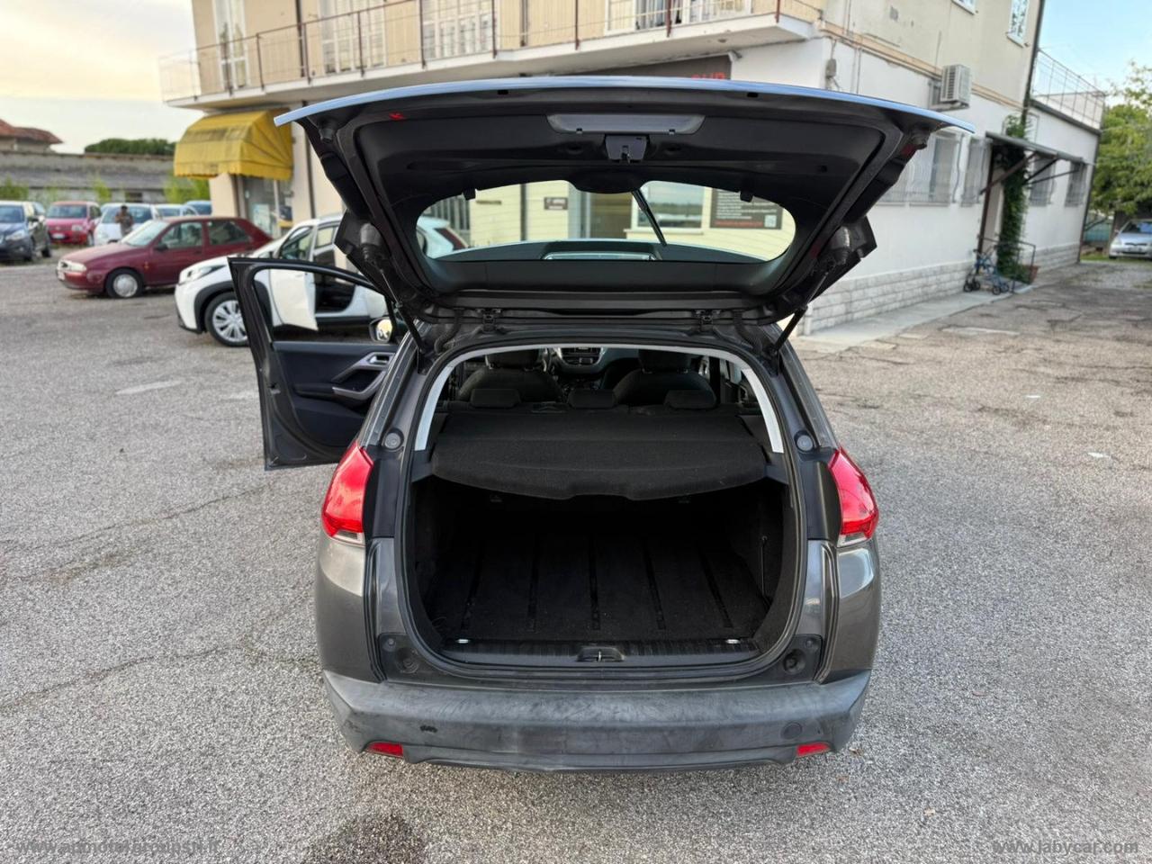 PEUGEOT 2008 PureTech 82 Allure
