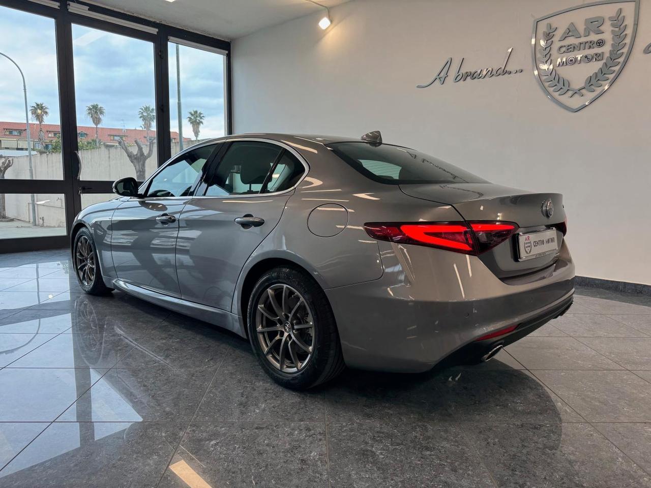 Alfa Romeo Giulia 2.2 T Diesel At8 180cv Super Navi Paddle Full