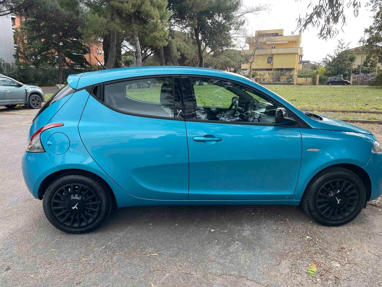 Lancia Ypsilon 1.2 69 CV 5 porte Elefantino NEOPATENTATI