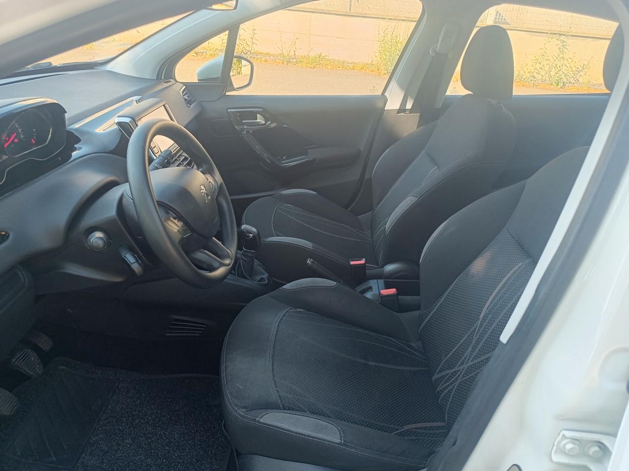 Peugeot 208 1.2 5 porte 99.000 KM NEOPATENTATI