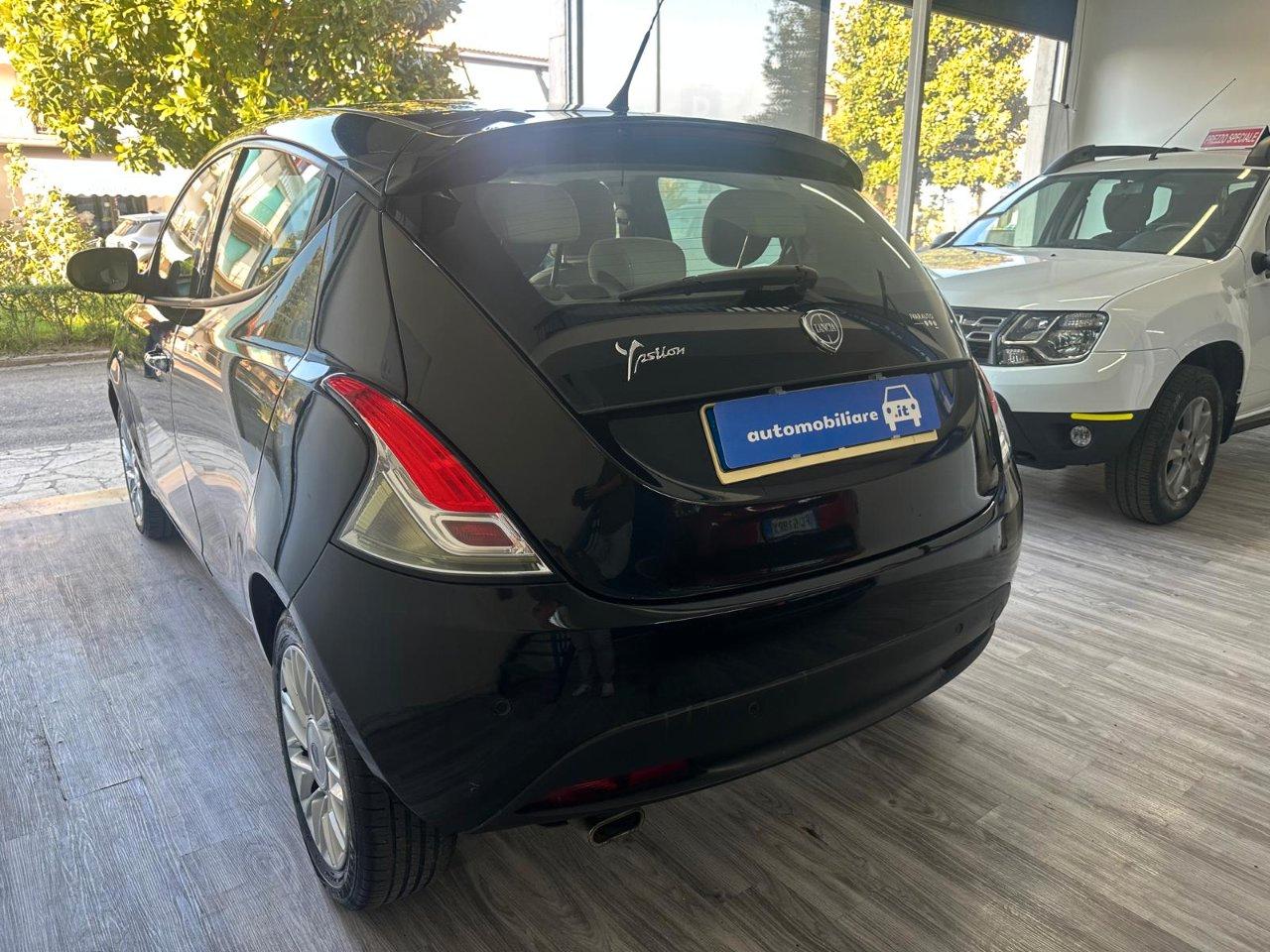 Lancia Ypsilon 5 Porte Ypsilon 1.2 8v Gold c/CL 69cv E6