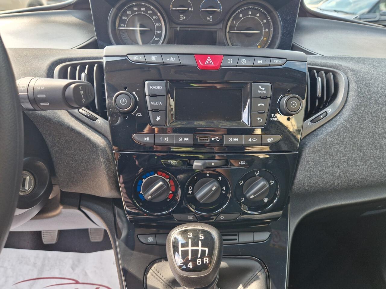 Lancia Ypsilon 1.0 FireFly 5 porte S&S Hybrid Silver