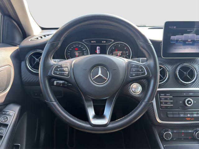 MERCEDES-BENZ CLA sse GLA GLA 200 d Automatic Business
