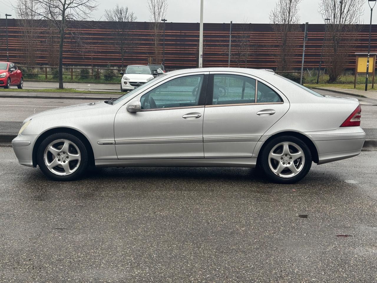 Mercedes-benz C 220 CDI cat Avantgarde 210.000km 2003