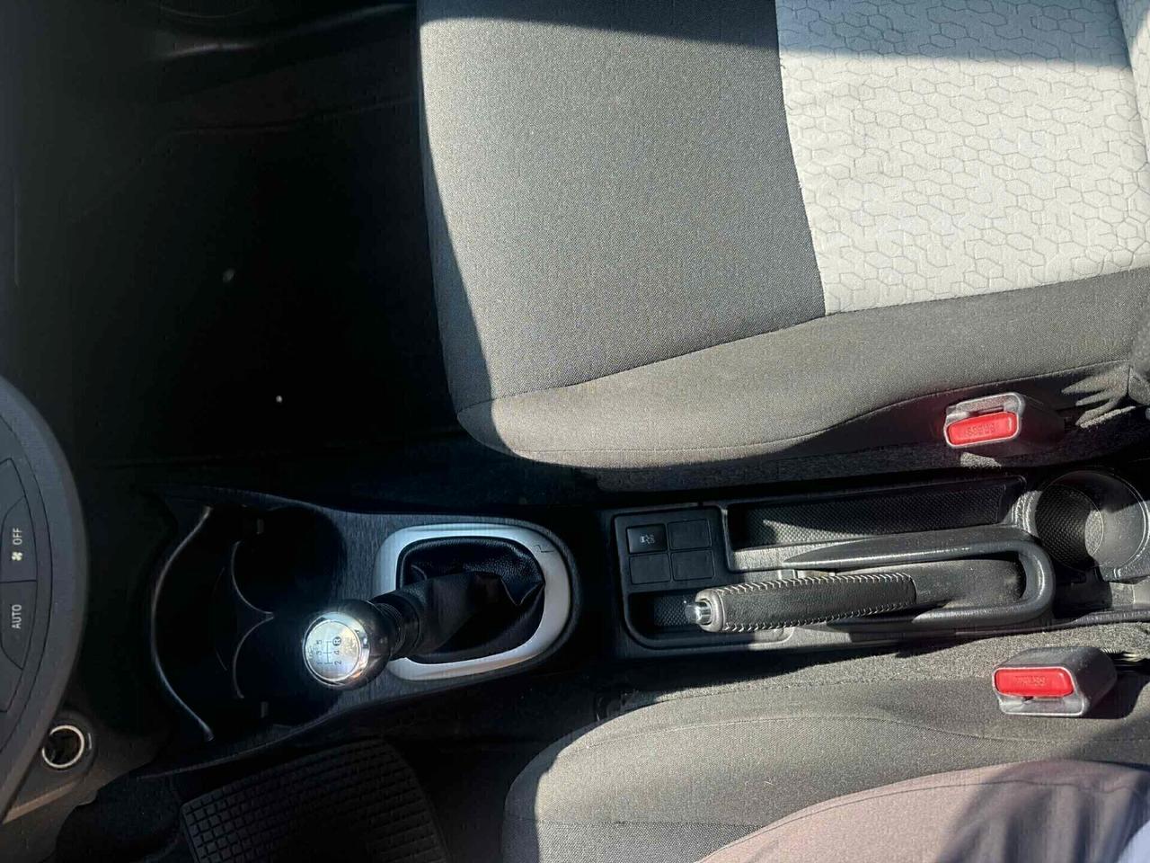 Toyota Yaris 1.0 BENZINA ''navig, retr,'' 2012 neop ok