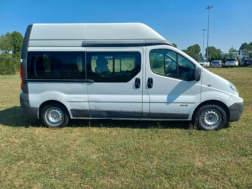 Renault Trafic 9 Posti Trasporto disabili con pedana