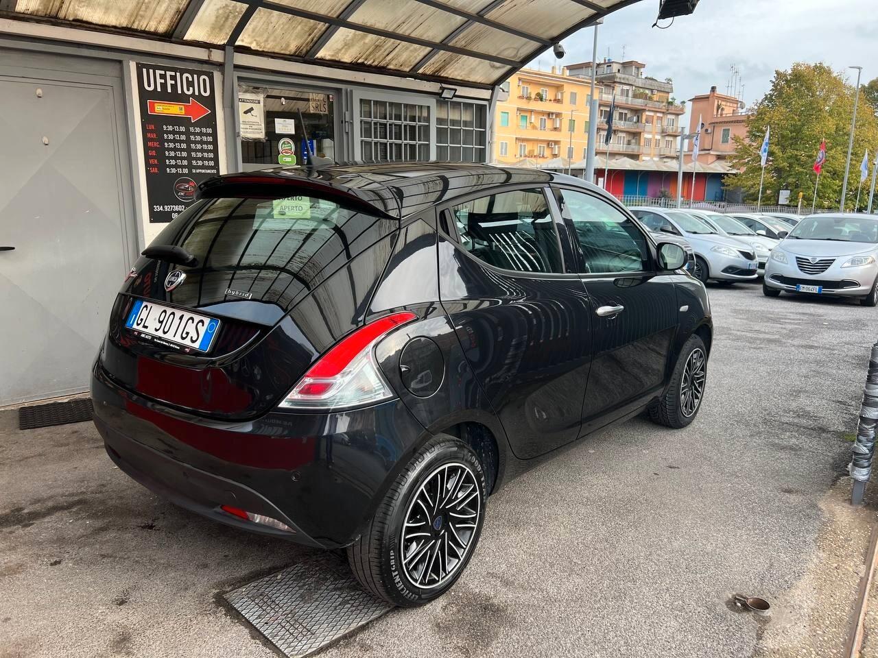 Lancia Ypsilon 1.0 FireFly 5 porte S&S Hybryd Gold