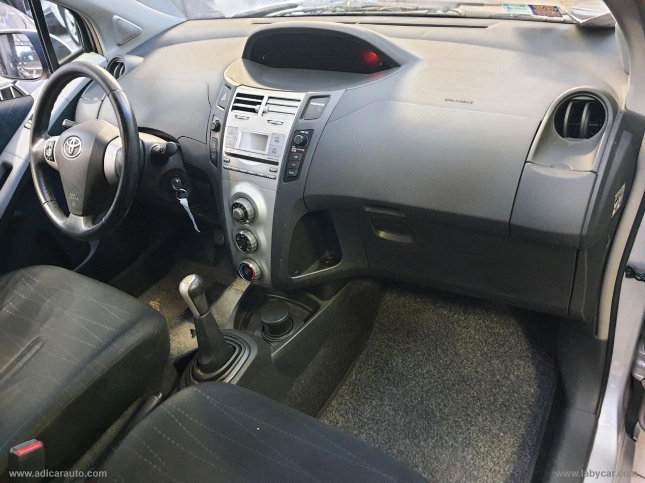 TOYOTA Yaris 1.0 5p. Sol