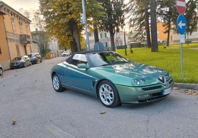 Alfa Romeo Spider V6 turbo