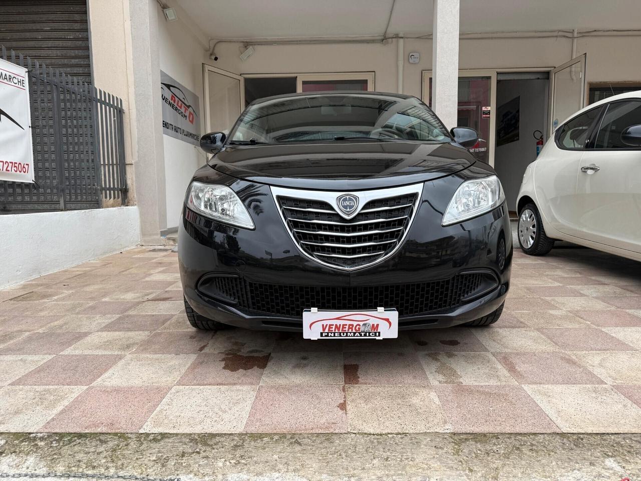 Lancia Ypsilon 1.2 69 CV 5 porte S&S Silver
