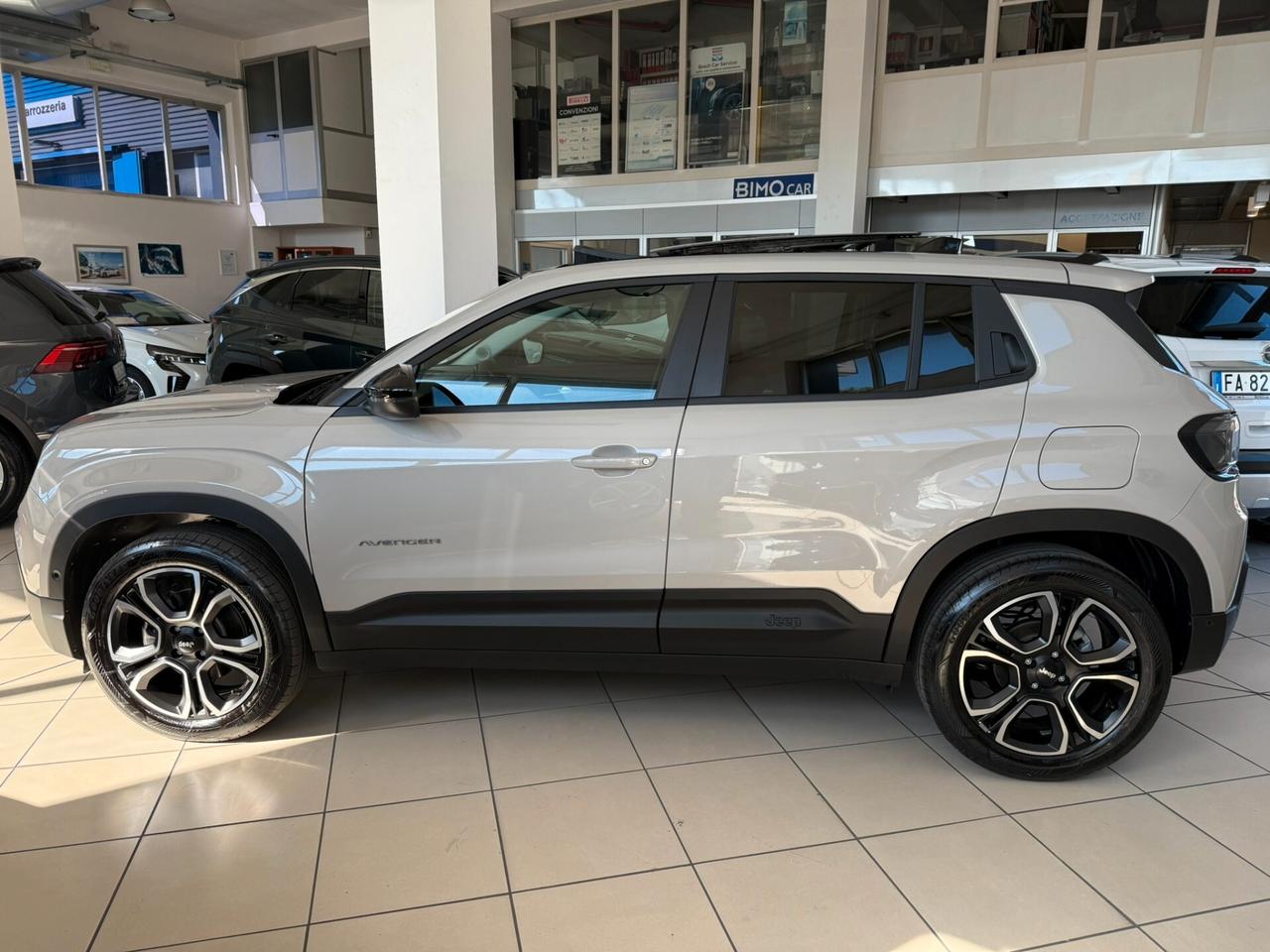 Jeep Avenger 1.2 Turbo 100 CV MHEV Summit