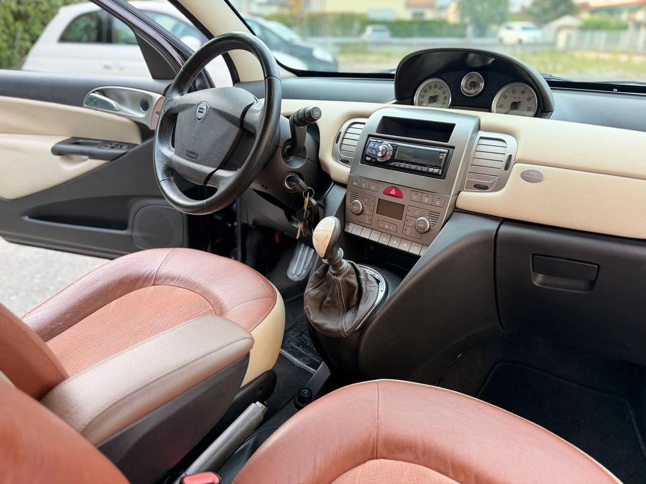 Lancia Ypsilon 1.2 Oro Giallo