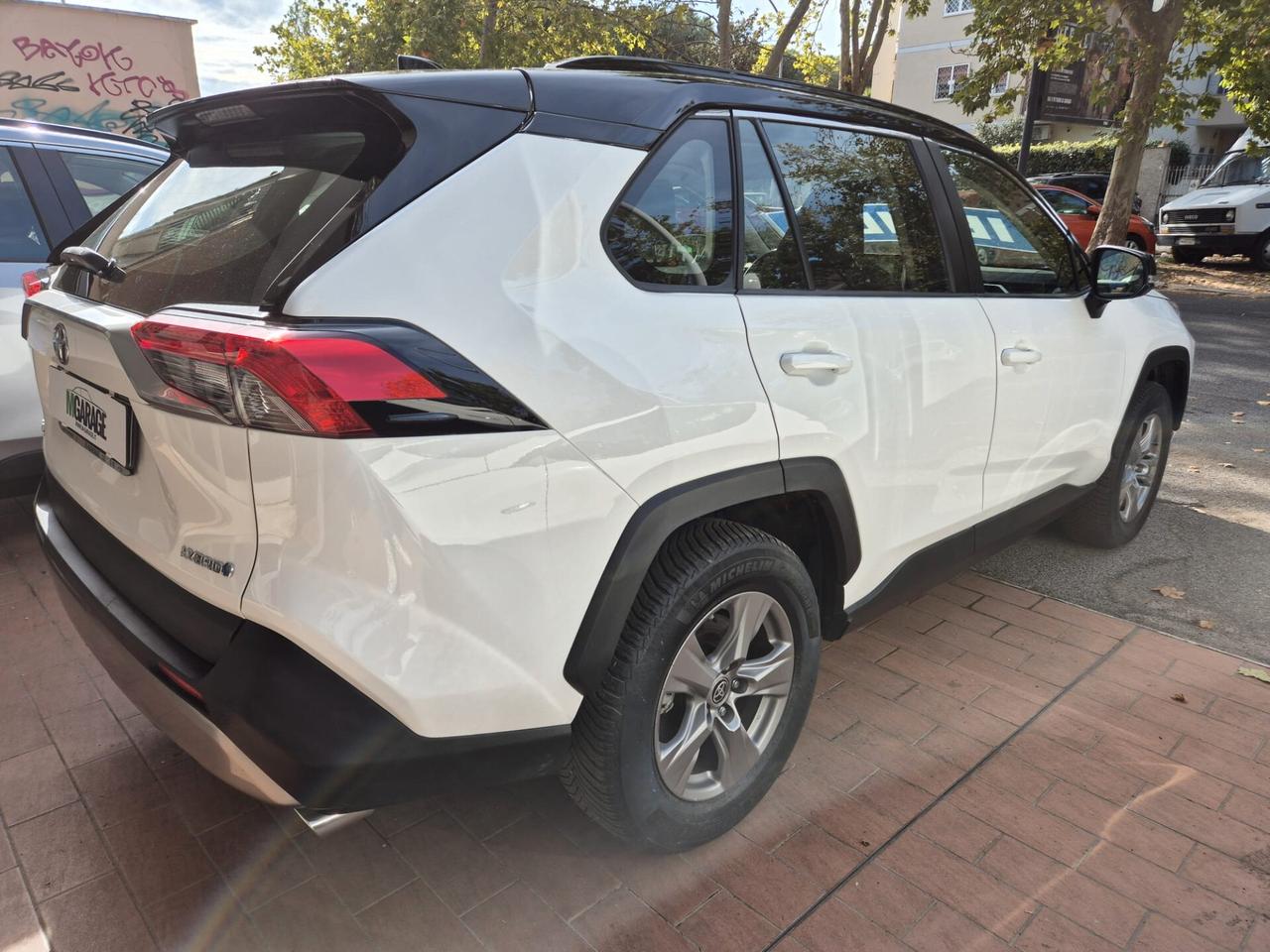 Toyota RAV4 2.5 HV E-CVT 2WD Business