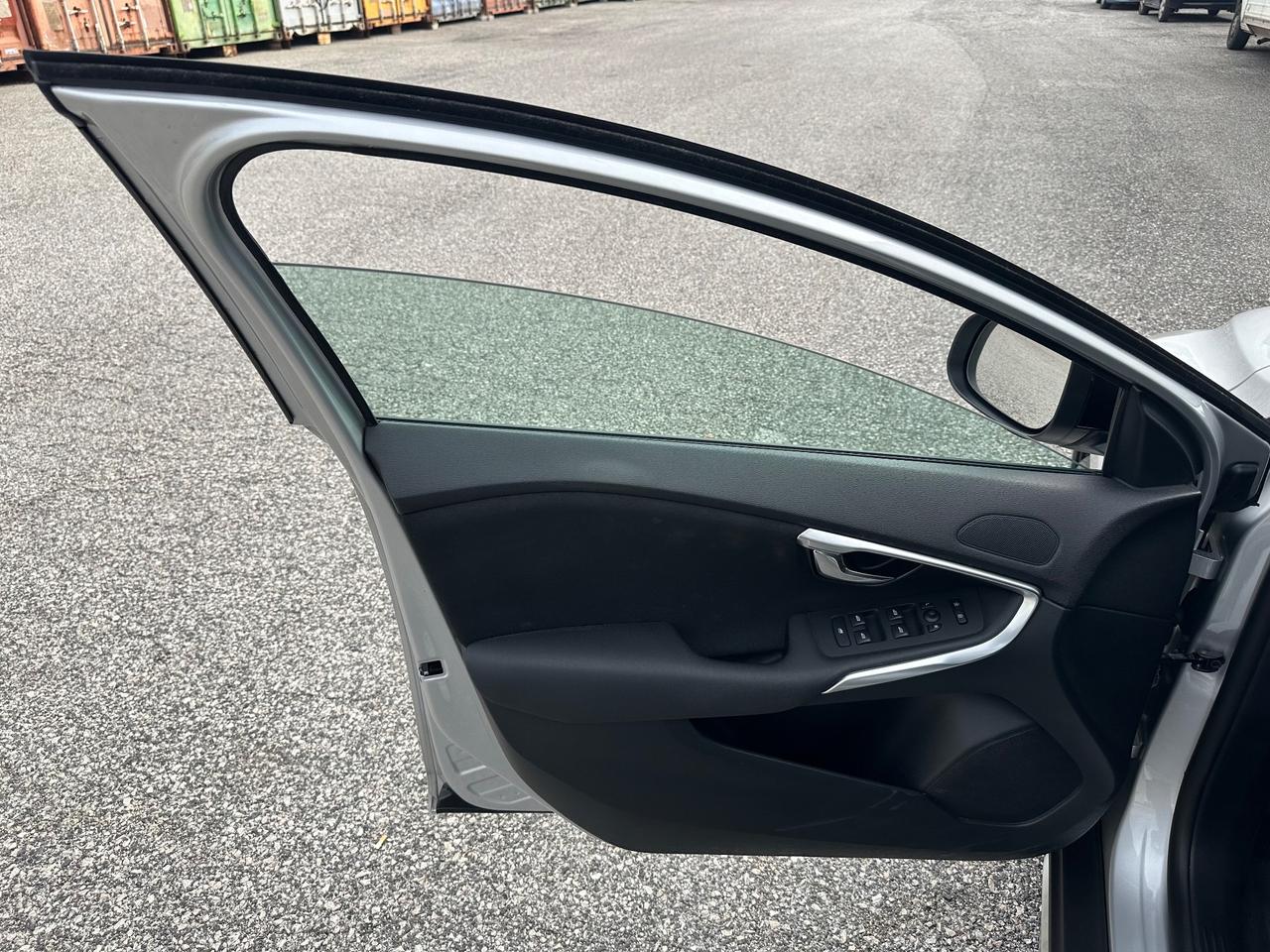 Volvo V40 Cross Country D2 1.6 Summum