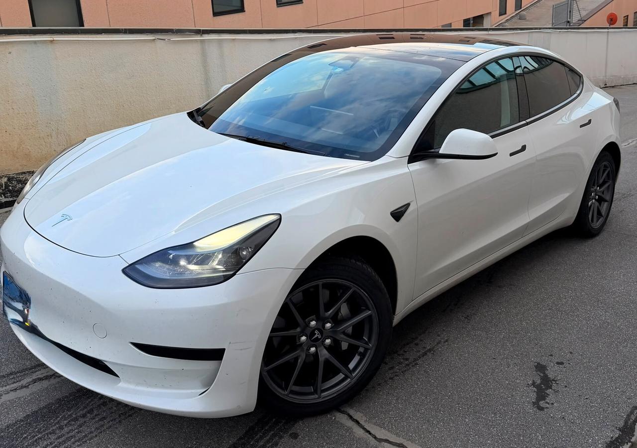 Tesla Model 3 RWD